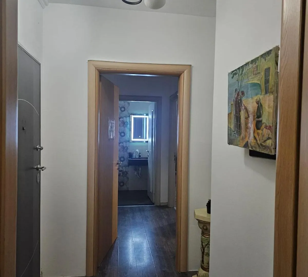 Main Apartment Tirana 0*,  Albania